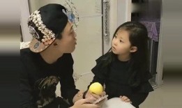 苹果电影完整版视频在线观看,完整版在线观看，揭秘情感纠葛与人生抉择